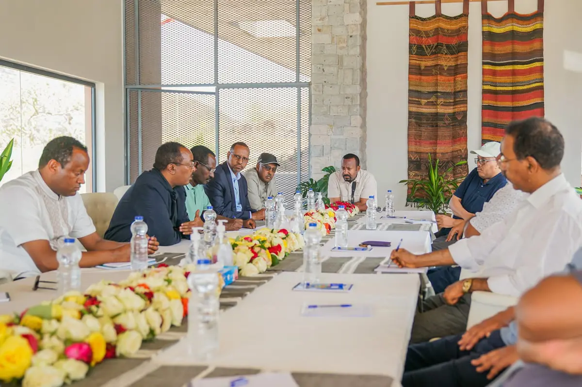 آبي أحمد يجتمع مع قادة تيغراي لأول مرة منذ اتفاق السلام
