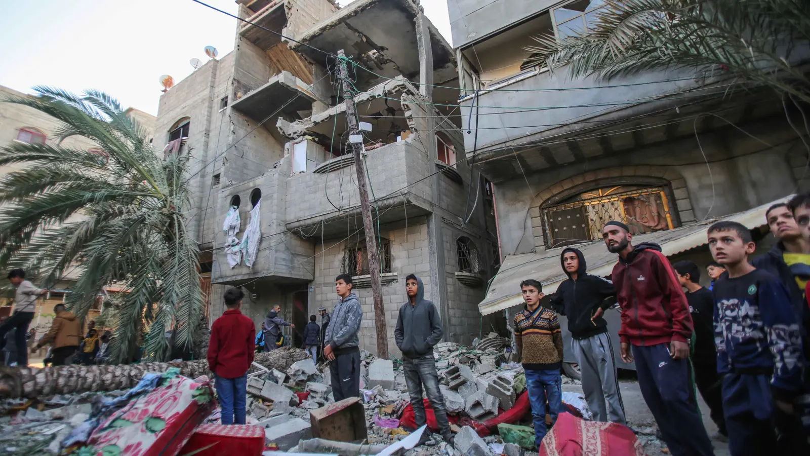 الجيش الاسرائيلي يأمر بإخلاء بلدة بيت لاهيا (فيديو)