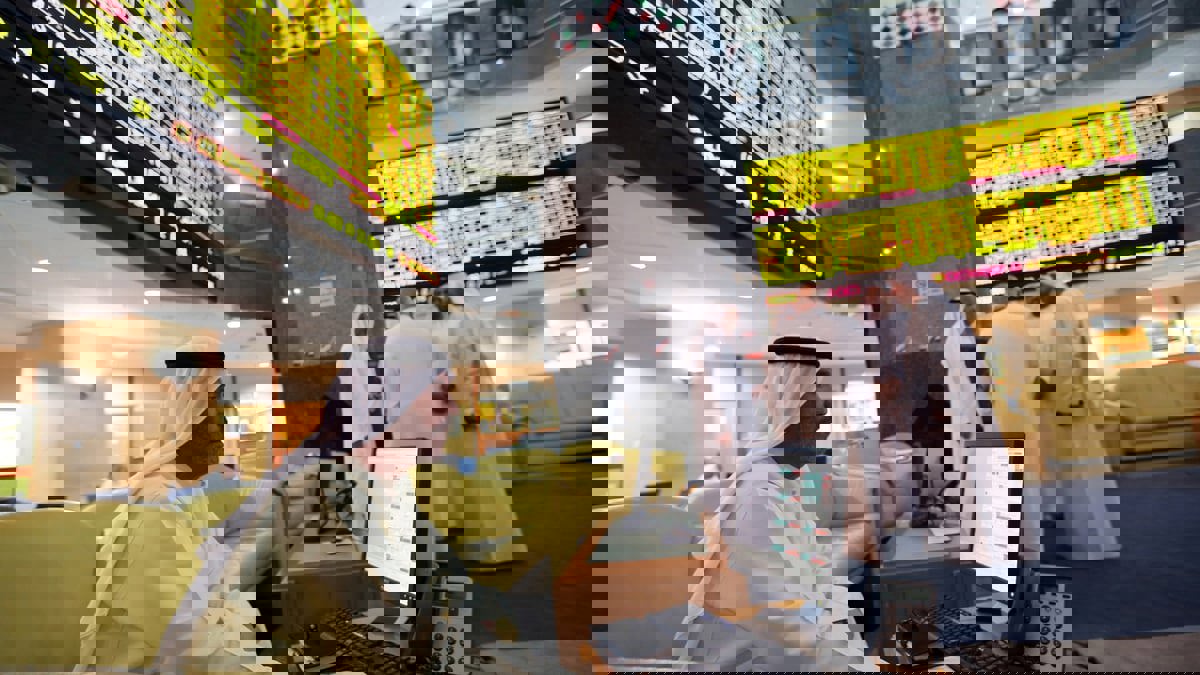 معظم أسواق الخليج تغلق على تراجع