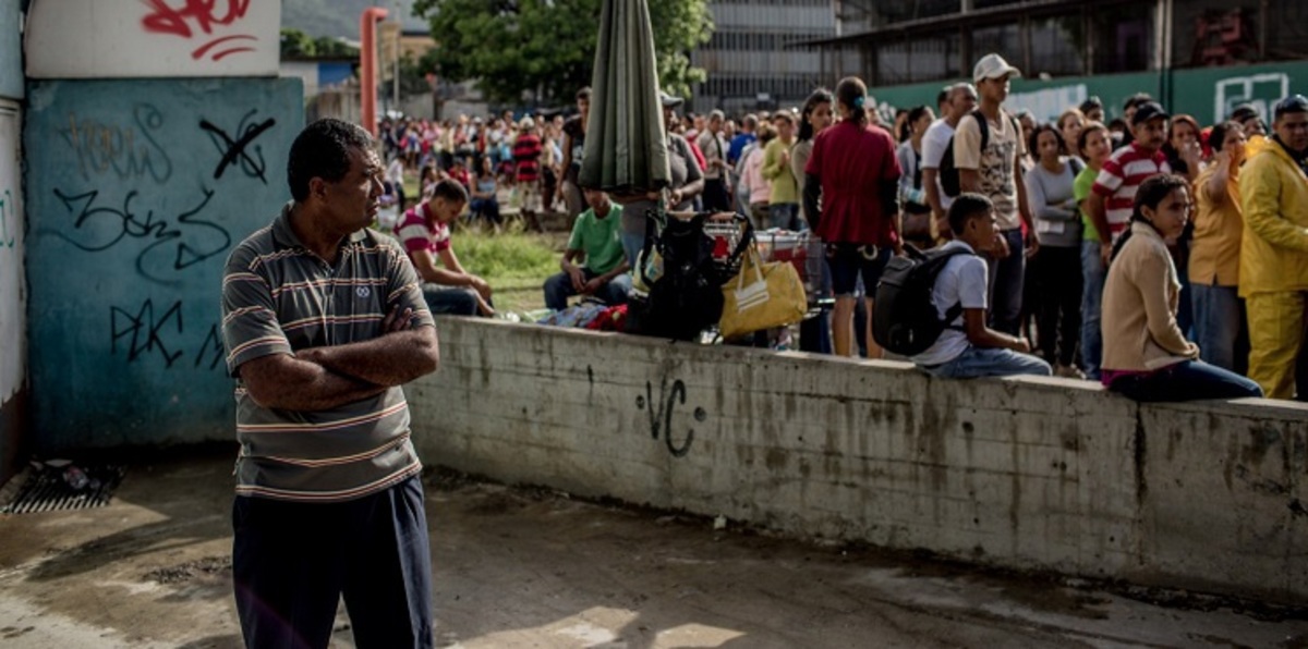 في بلد جائع كفنزويلا الغنية بالنفط.. شراء الطعام يقود إلى السجن