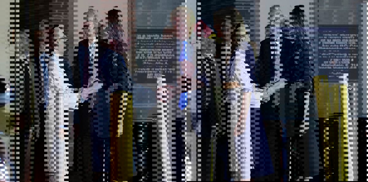 دونالد ترامب وزوجته تبرعا بمليون دولار لمنكوبي الإعصار هارفي