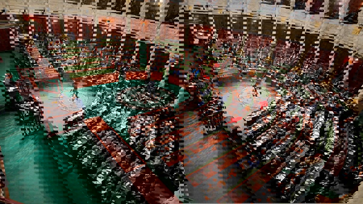 تونس.. "النهضة" تتهم "الدستوري الحر" بالاعتداء على أحد نوابها (صور)