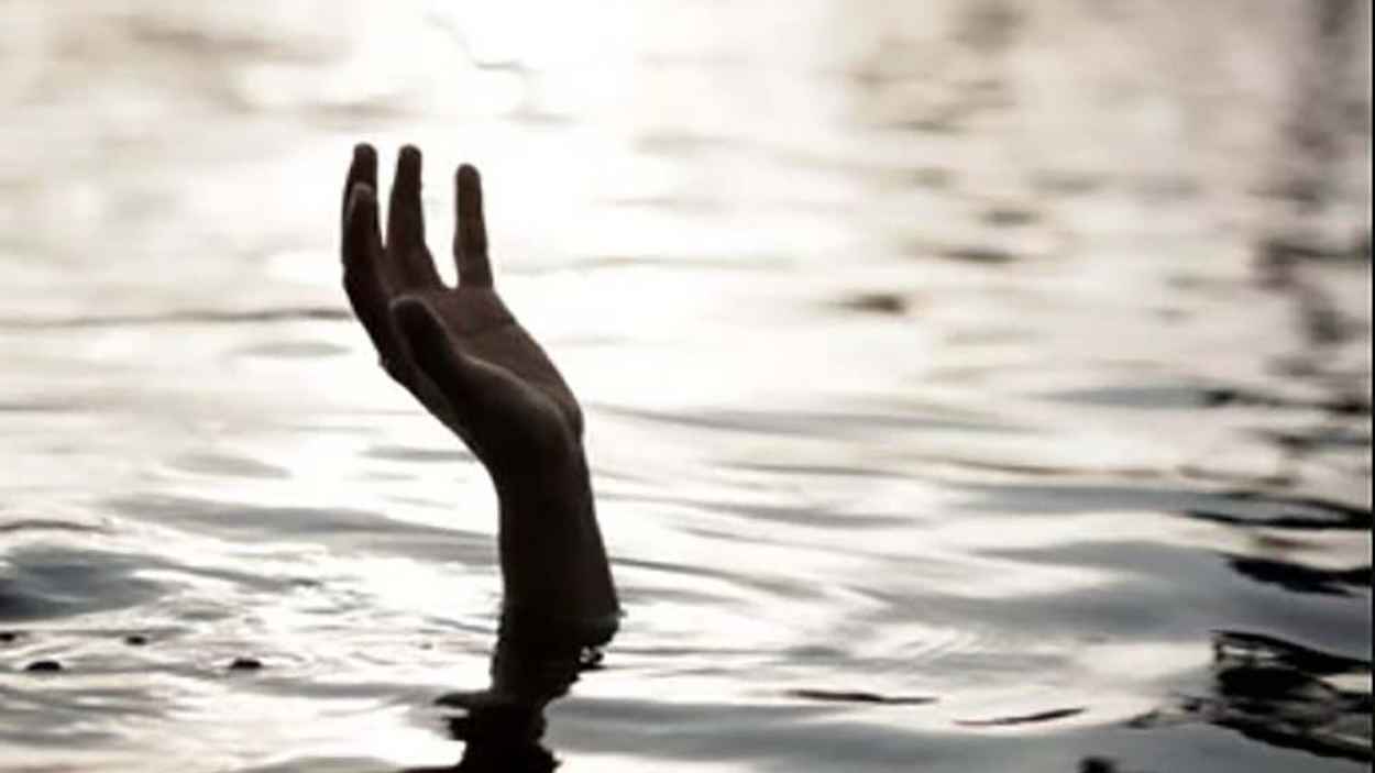 "رسالة من تحت الماء".. انتحار موظف مصري يثير تعاطفا واسعا (صور)