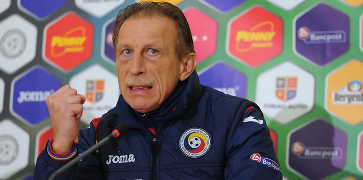 مراسل يعرض على مدرب رومانيا صنارة صيد في مؤتمر صحفي.. شاهد رد الفعل (فيديو)