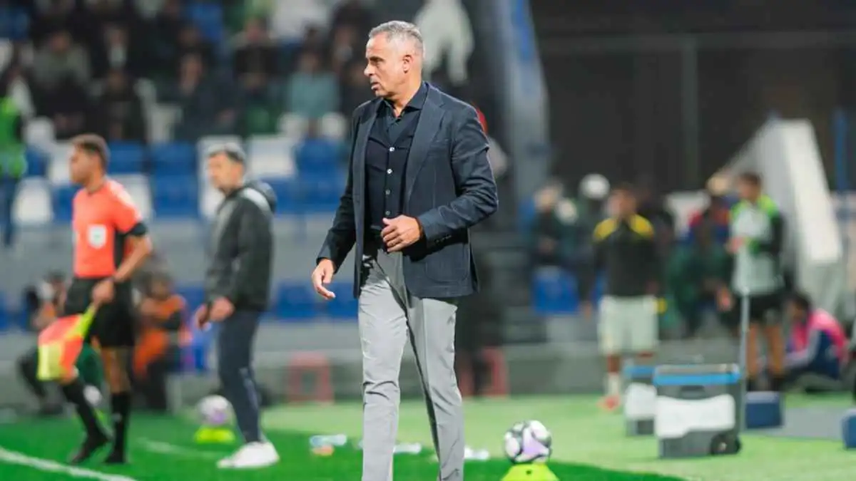 غوميز ينفعل على الحكم ماجد الشمراني عقب نهاية مباراة الاتحاد والفتح (فيديو)