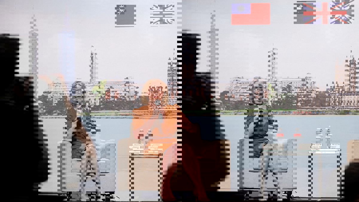 ليز تراس تنتقد سوناك والغرب بسبب "التساهل" مع الصين 