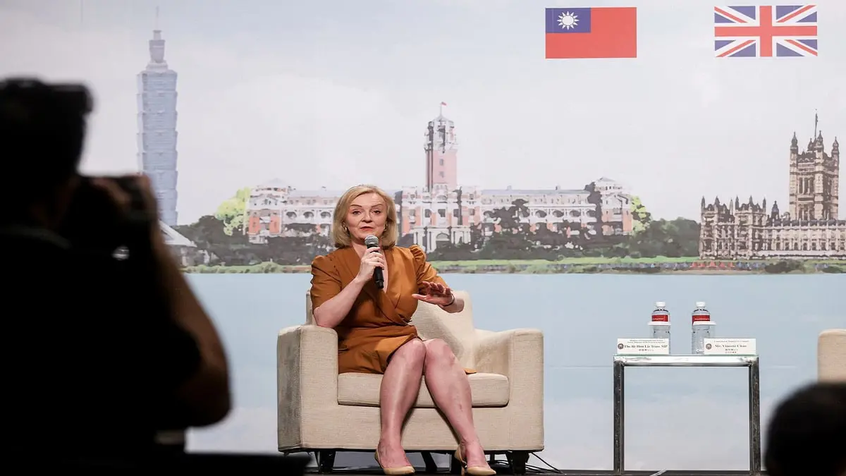 ليز تراس تنتقد سوناك والغرب بسبب "التساهل" مع الصين 