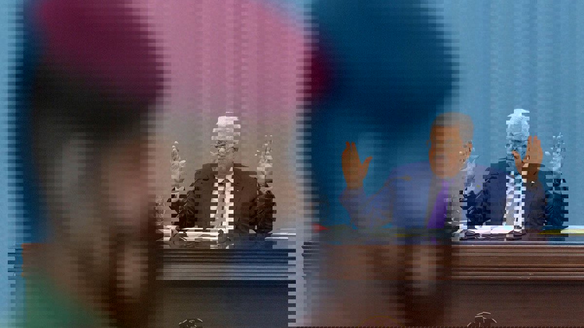 مشادات بين ممثل "الجبهة الشعبية" ومحمود عباس أثناء اجتماع القيادة الفلسطينية