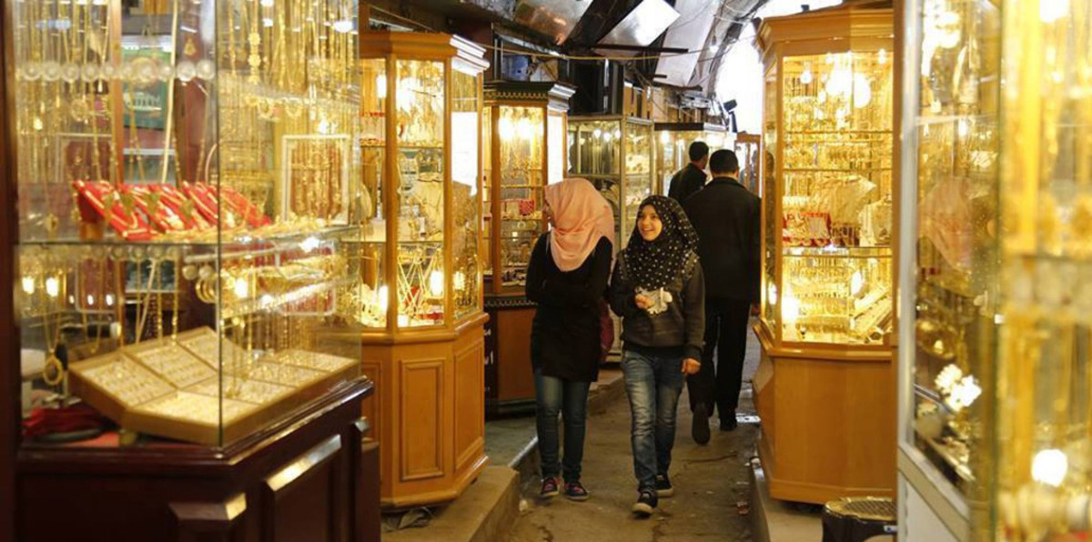 بعد توقف غالبية المصانع.. الكساد يطفئ بريق الذهب في قطاع غزة