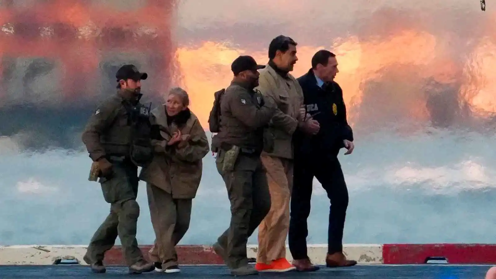 محاولة فرار فاشلة.. ماذا حدث لمادورو وزوجته في اللحظات الأخيرة؟