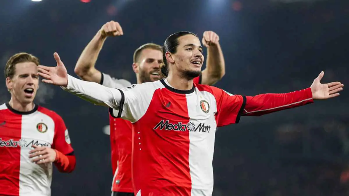 ماذا قدم فان بيرسي للاعبيه المسلمين في رمضان؟