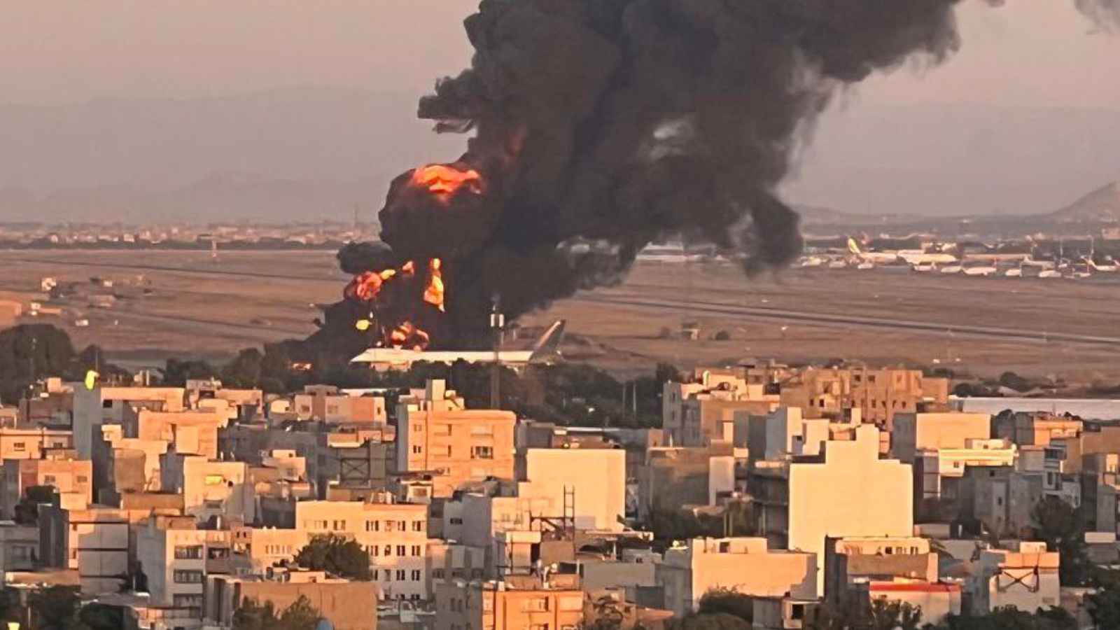 الجيش الإسرائيلي يهاجم طائرة تزود وقود إيرانية في مطار مشهد (فيديو)