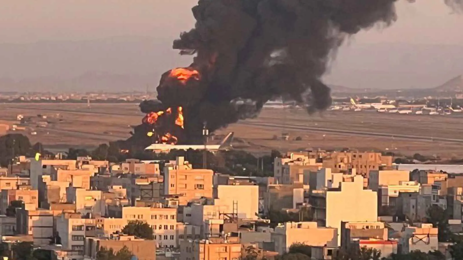 الجيش الإسرائيلي يهاجم طائرة تزود وقود إيرانية في مطار مشهد (فيديو)