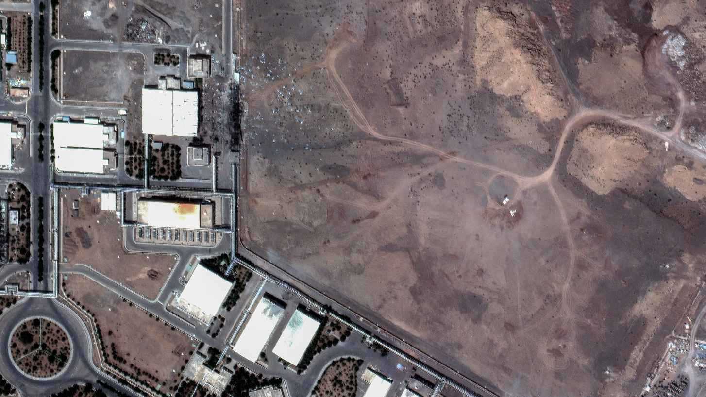 إعلام عبري: ترامب أنقذ نظام خامنئي من السقوط بإيقافه حرب الـ12 يومًا