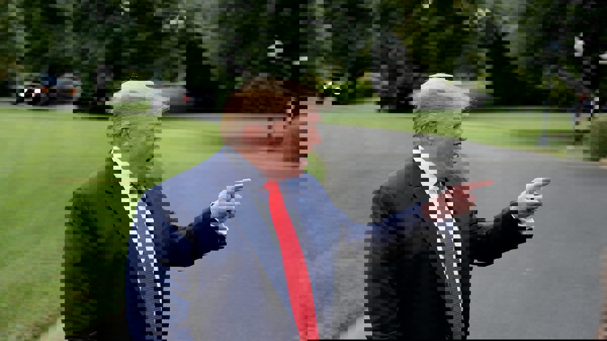 وزير الدفاع الأمريكي السابق: ترامب طرح فكرة إطلاق النار على أرجل محتجين