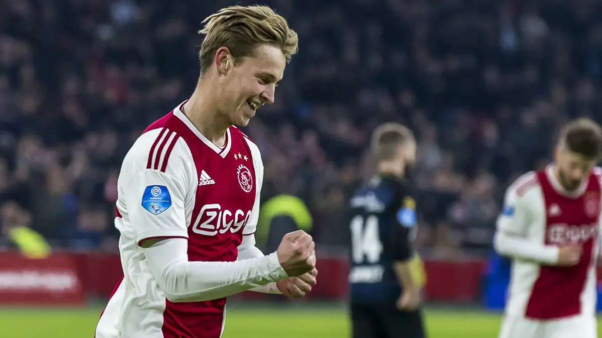 نادي برشلونة يثق في قدرته على ضم دي يونغ من أياكس أمستردام