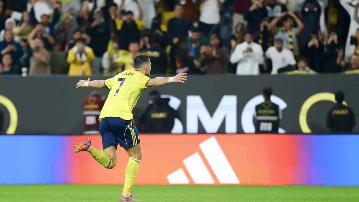 أجمل من أهداف سالم والسومة ورومارينيو.. تعليق ناري على مقصية كريستيانو رونالدو