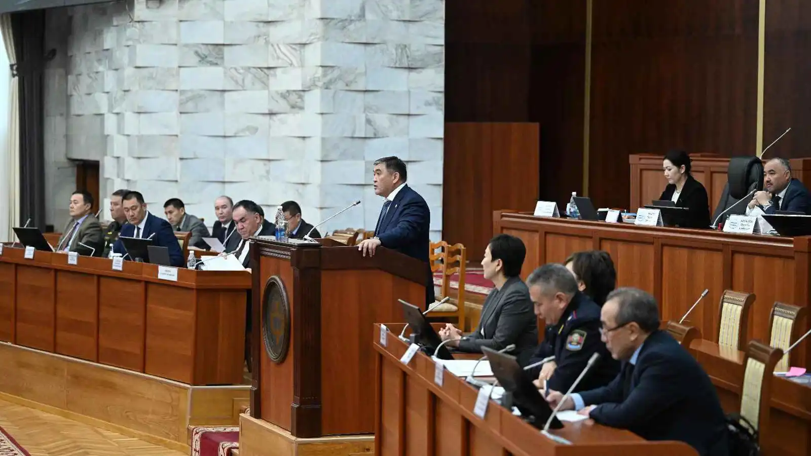 برلمان بلا صلاحيات وحملات دون صوت.. قرغيزستان تُدفن نبضها السياسي