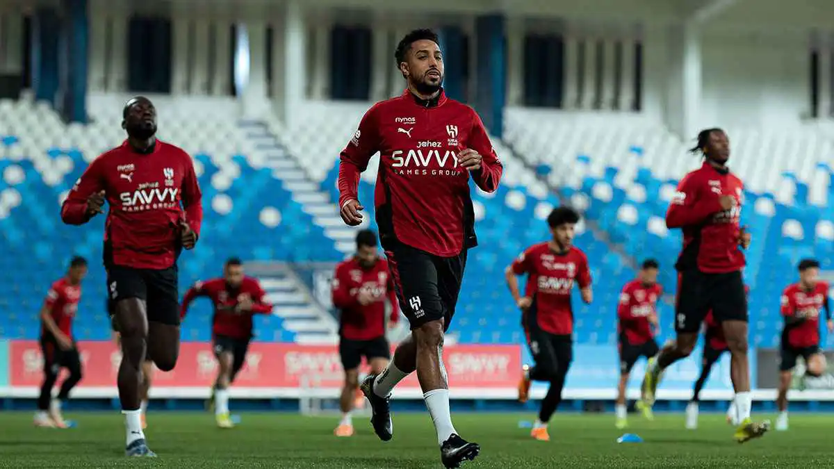 لم يستمع لإنزاغي ويتمشى.. تصرف صادم من سالم الدوسري في مباراة الهلال والشباب