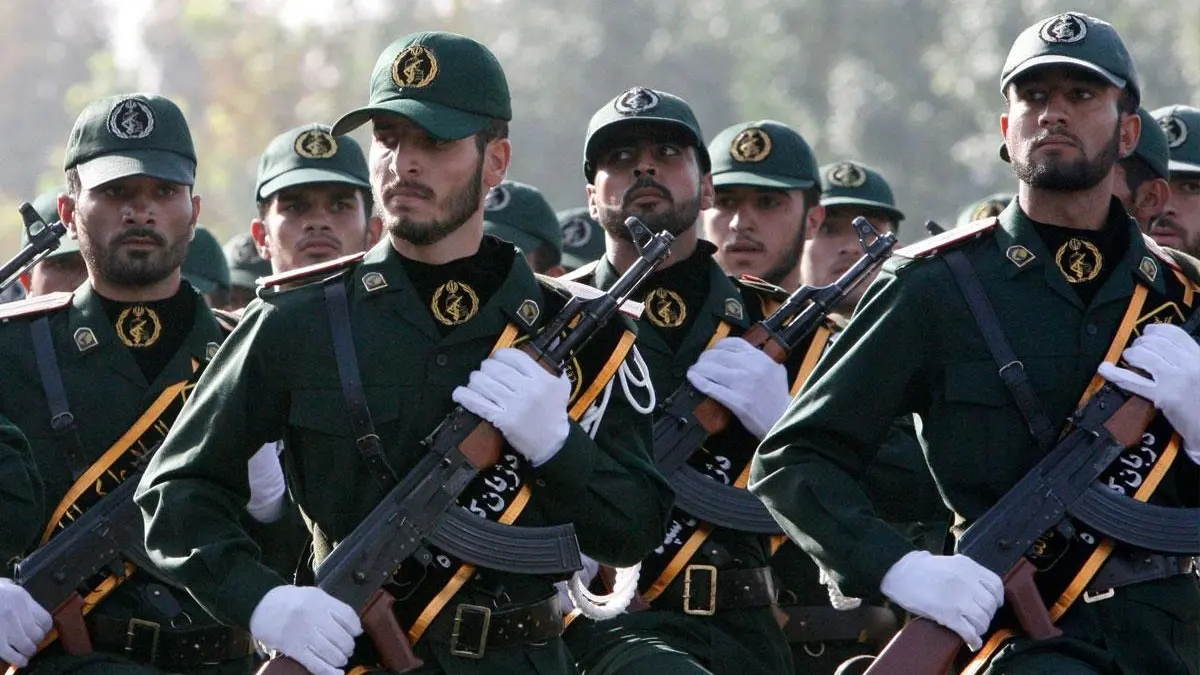 لمن الغلبة في إيران: للجيش أم للحرس الثوري؟
