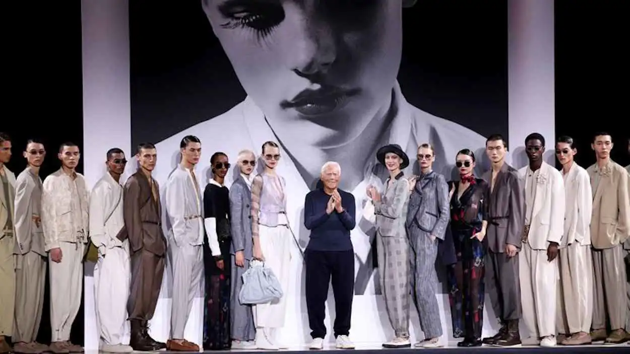 بعد وفاته.. طلب "جنوني" على تصاميم أرماني المستعملة