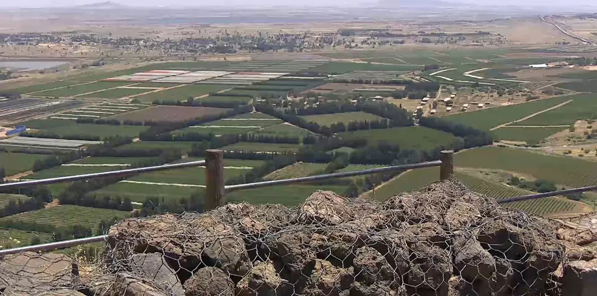 إسرائيل تغلق المجال الجوي في الجولان بعد الضربات الغربية بسوريا