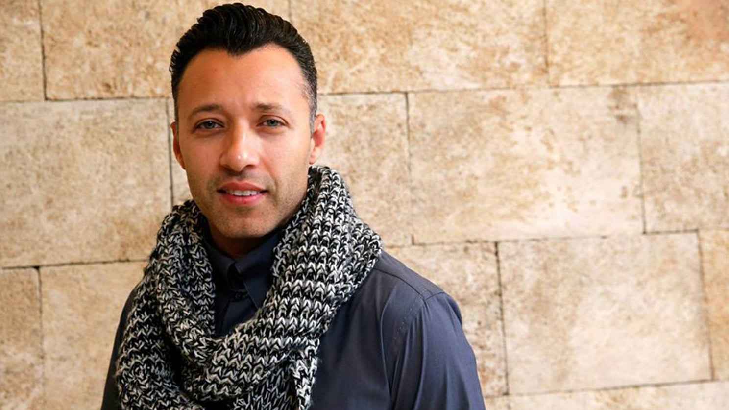 لماذا لجأ أحمد فهمي للطبيب النفسي؟ (فيديو)