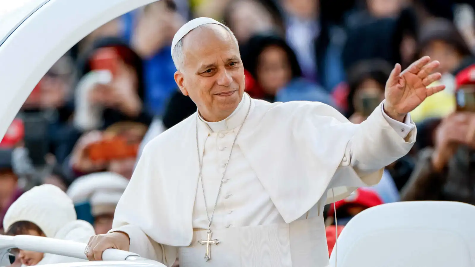 البابا ليو يبدأ أول رحلة خارجية له إلى الشرق الأوسط لتعزيز السلام