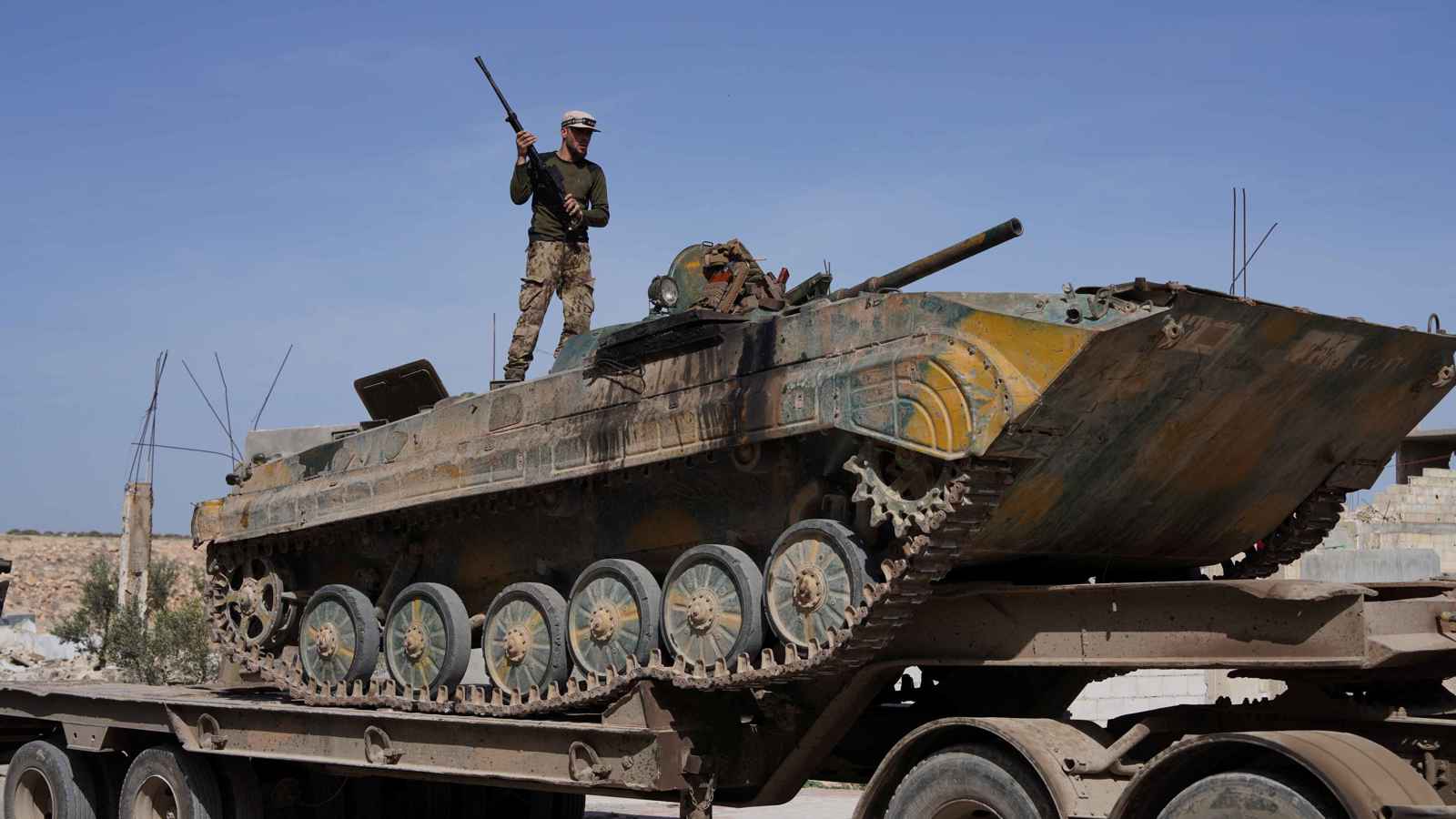 إصابات بين سوريين جراء قصف متبادل على الحدود اللبنانية