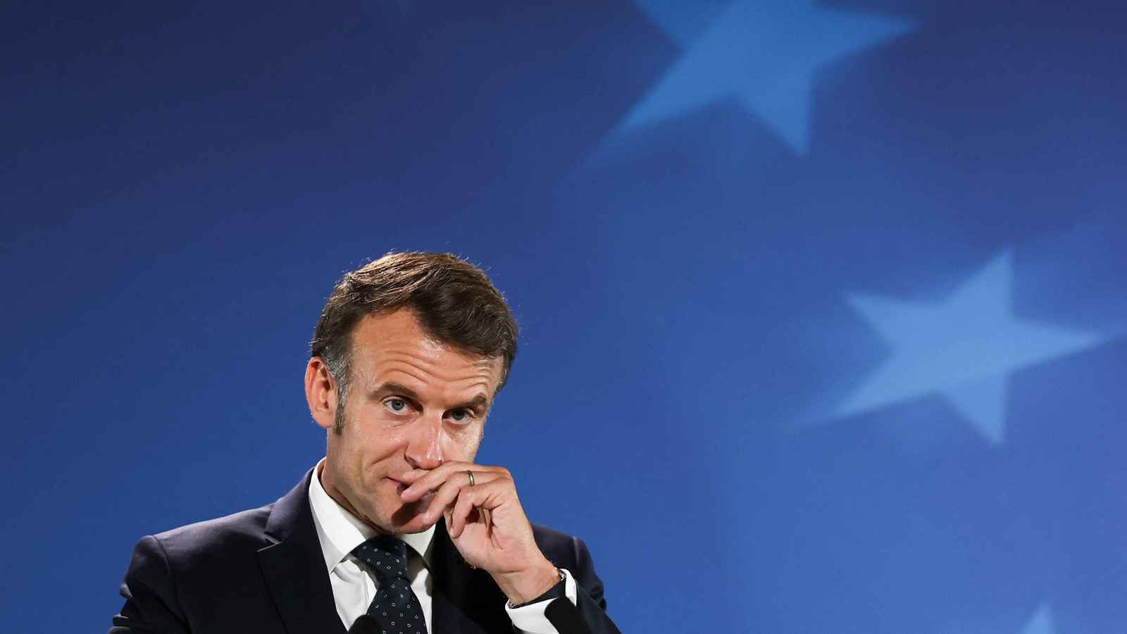 "السيناريو الأسوأ".. ماكرون يحذر من قرار إيراني بعد الضربة الأمريكية