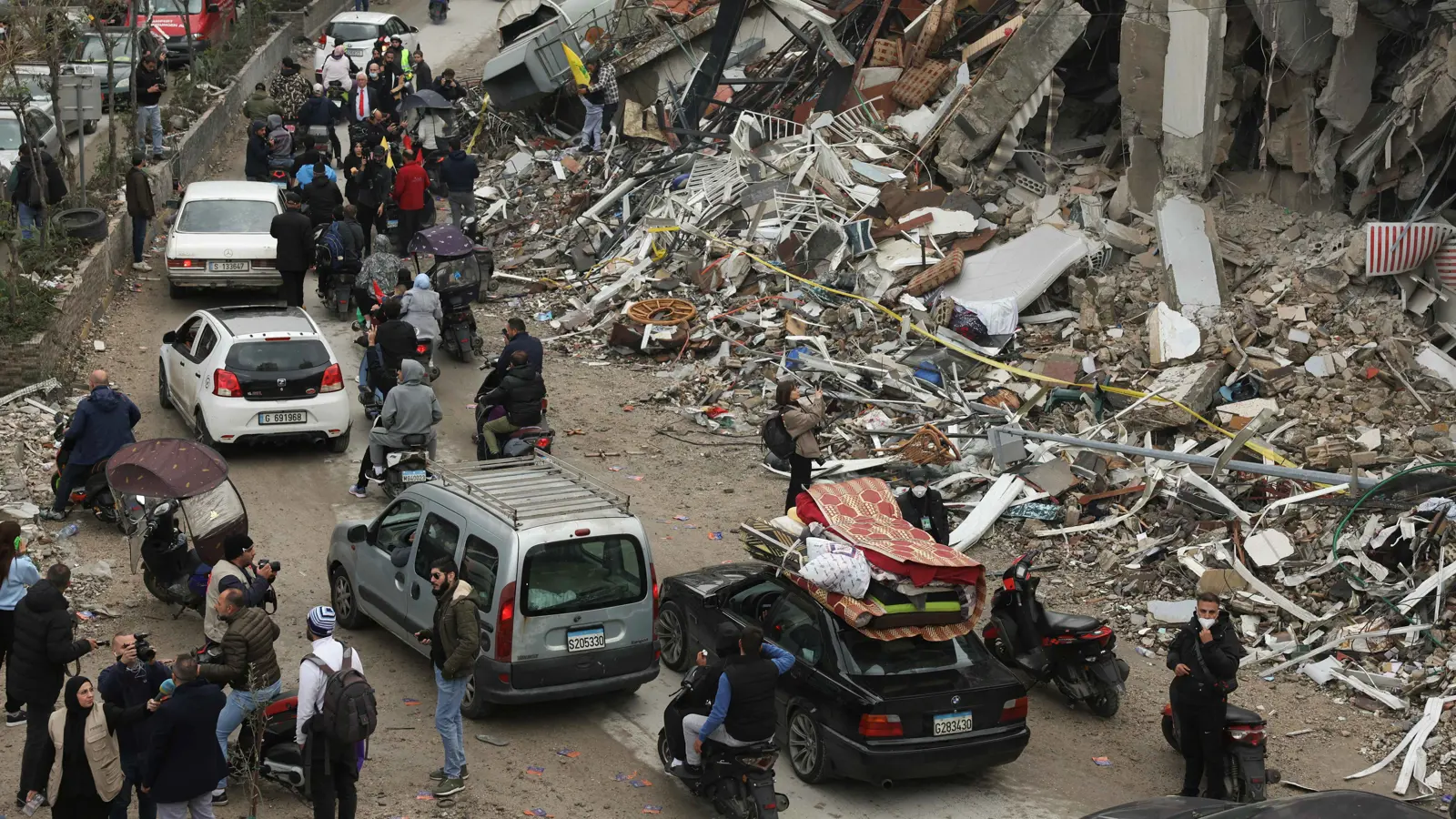 انتهت مهلة الـ60 يوما.. لبنانيون "يزحفون" نحو بلداتهم وإسرائيل تحذر