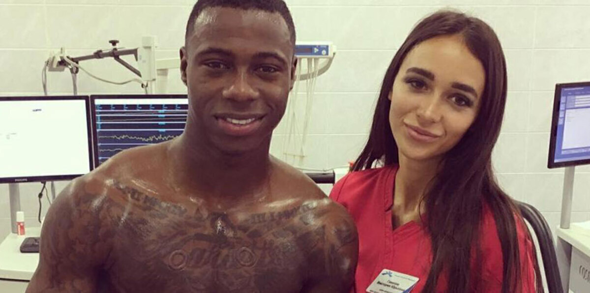 قبل مباراة ليفربول.. طبيبة سبارتاك موسكو الحسناء تكشف سبب منعها اللاعبين من "الجنس"؟ (صور)