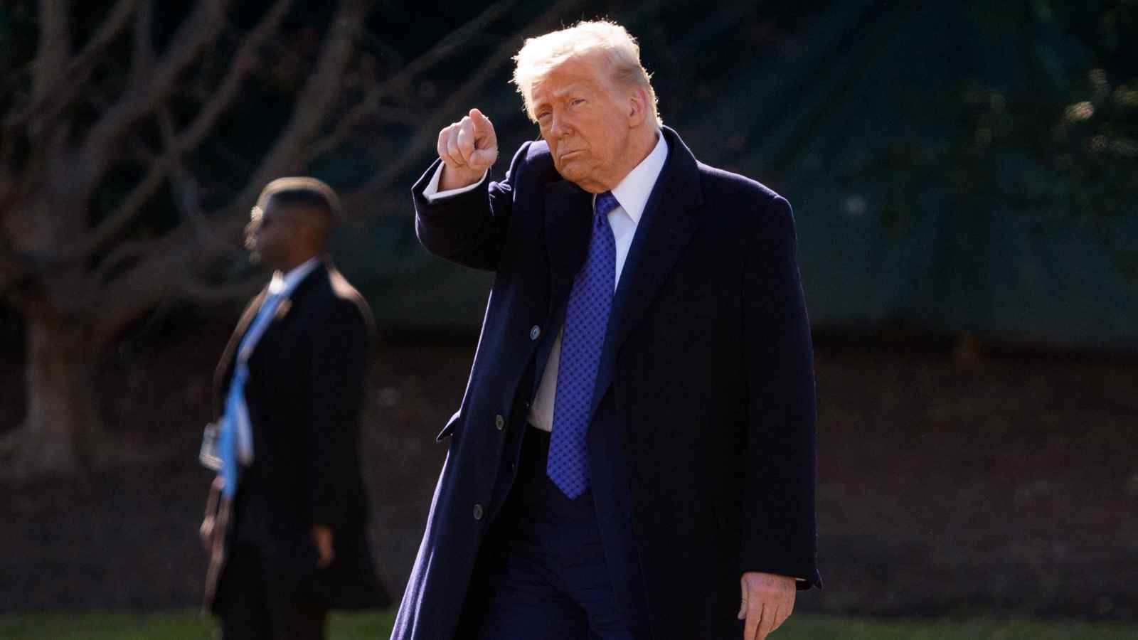 ترامب وأوامر الرئاسة الأمريكية.. مَن يتخذ القرارات؟