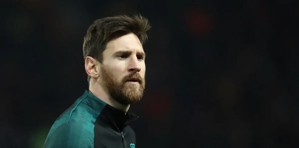 ميسي يعرض دفع تعويض لعدم سفره إلى مصر في موعده