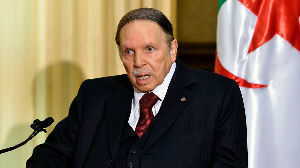 الاتحاد العام للعمال الجزائريين يحث بوتفليقة على التنحي