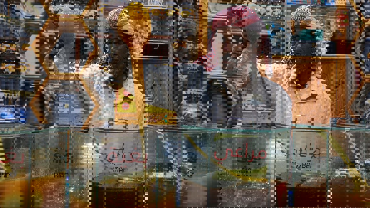 العسل اليمني يفقد قيمته على وقع تداعيات الحرب (صور)