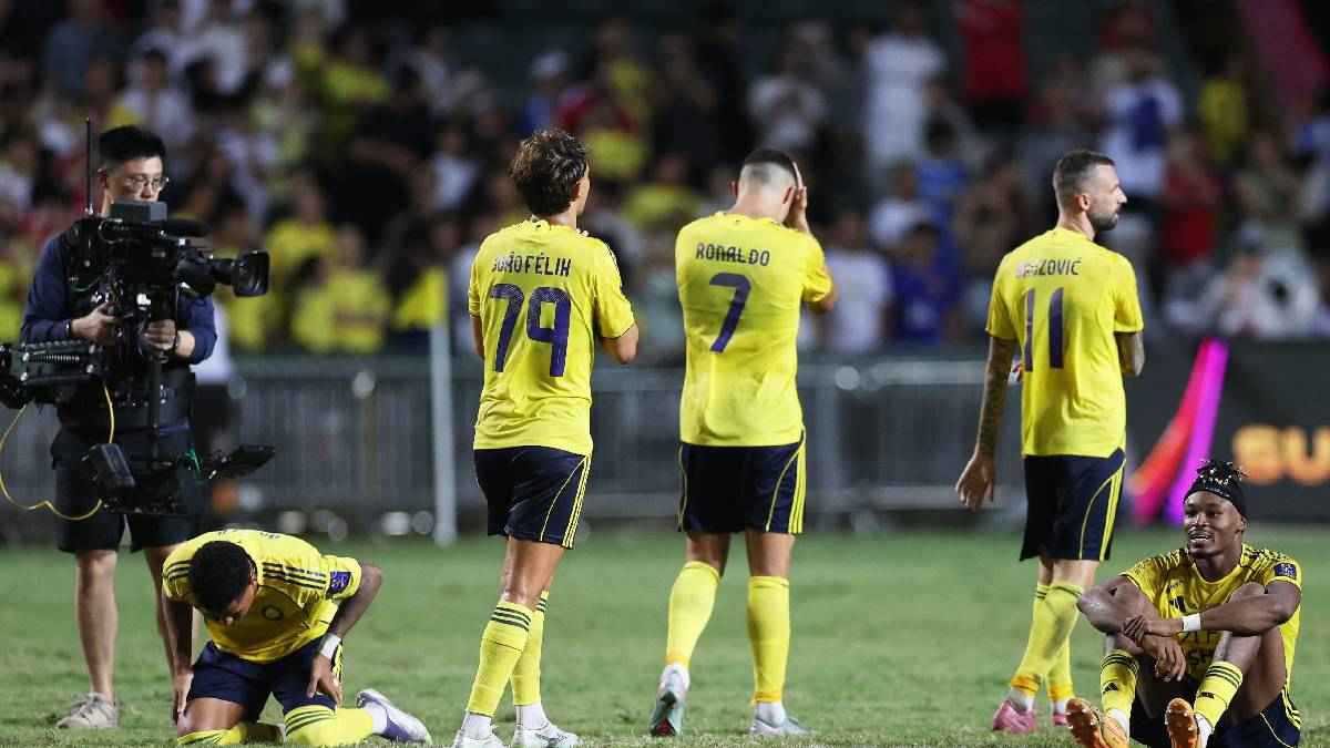 ارفعوا رؤوسكم للأعلى.. رونالدو يفاجئ لاعبي النصر السعودي (فيديو)