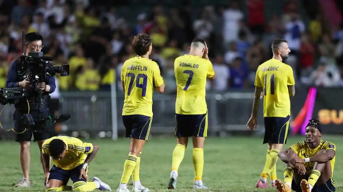 ارفعوا رؤوسكم للأعلى.. رونالدو يفاجئ لاعبي النصر السعودي (فيديو)