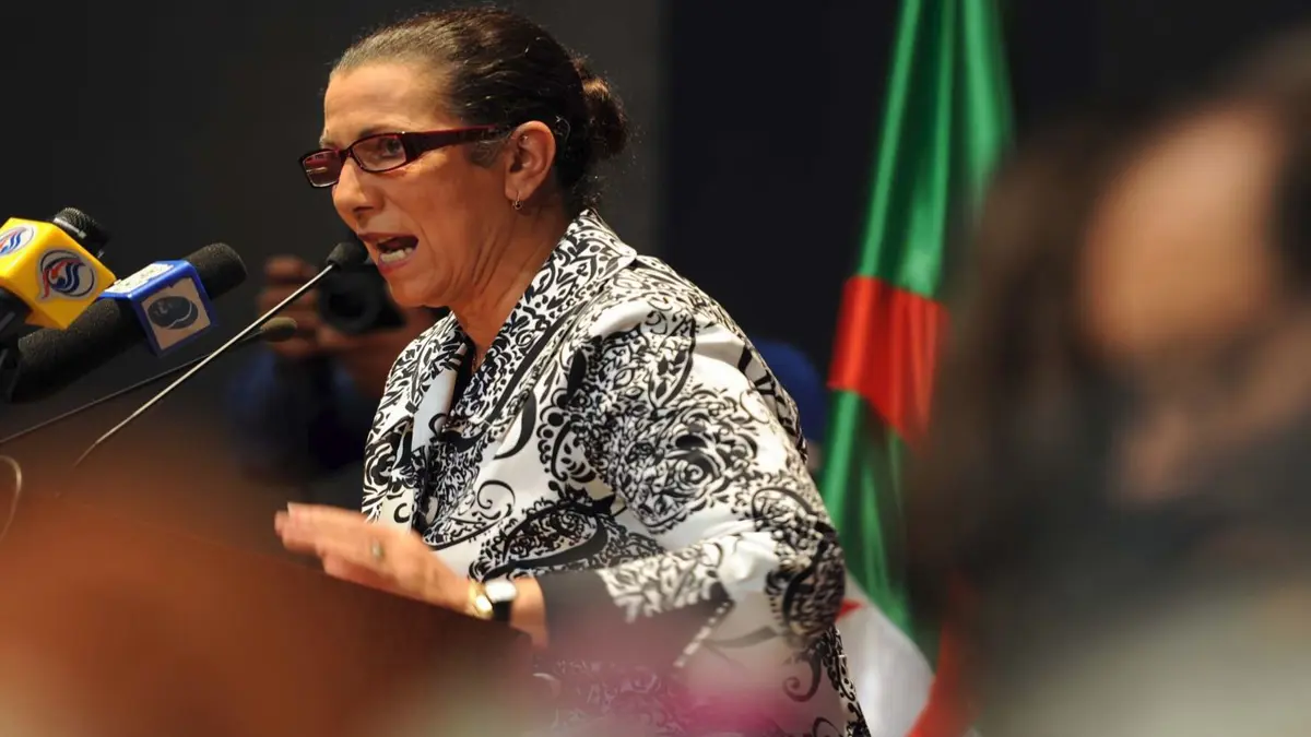 تجريد زعيمة اليسار لويزة حنون مع 11 نائبًا من عضوية  البرلمان الجزائري