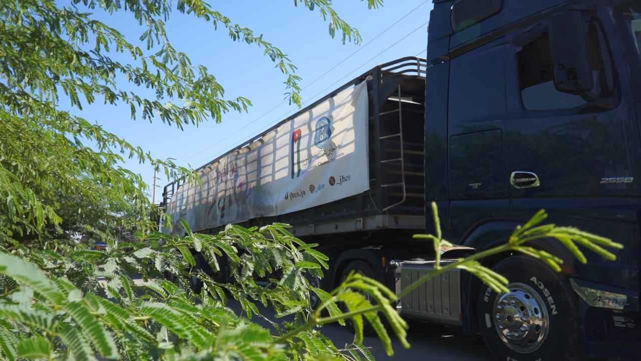 بدء دخول مساعدات إنسانية إلى قطاع غزة (فيديو)