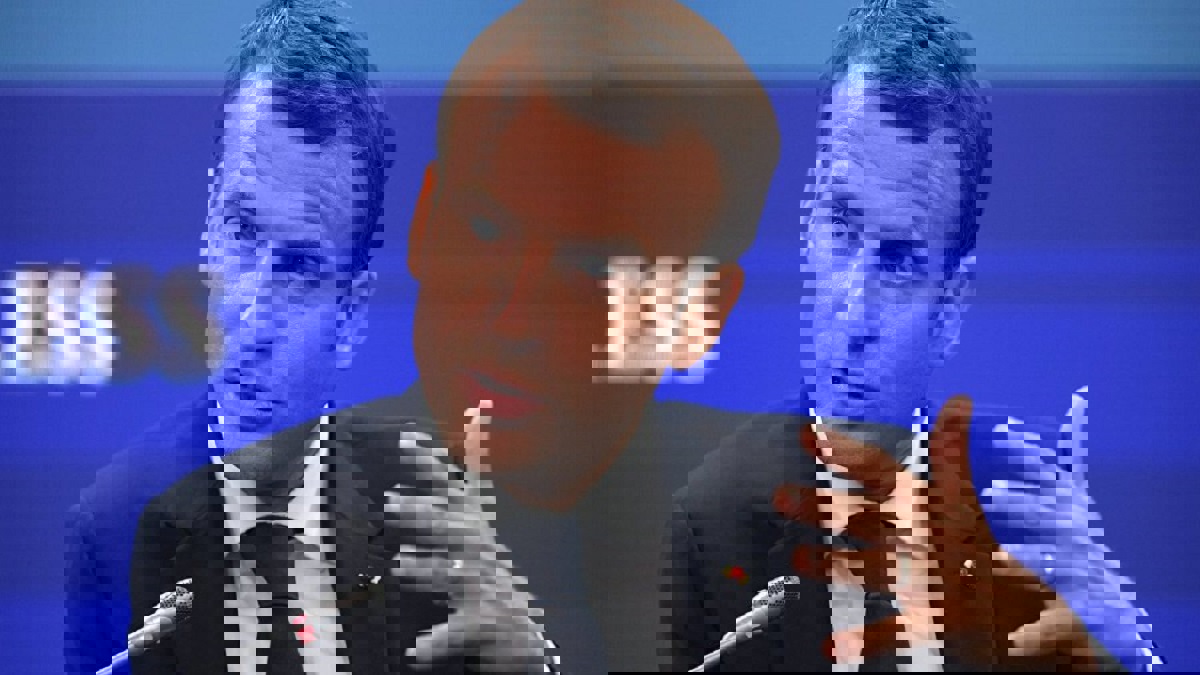 مبعوث ماكرون يجتمع مع شمخاني في طهران الأربعاء