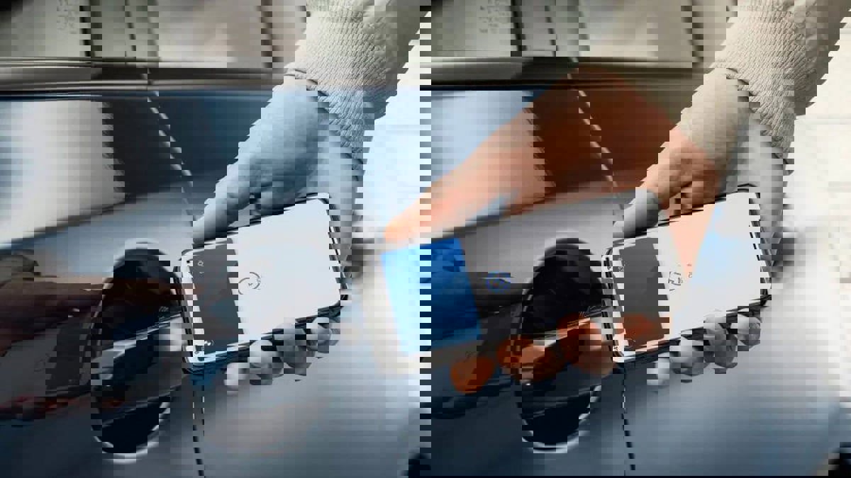 وسط علاقات متوترة بين الشركتين.. "أبل" تطرح ميزة مفتاح السيارة الرقمية لـ "هيونداي"