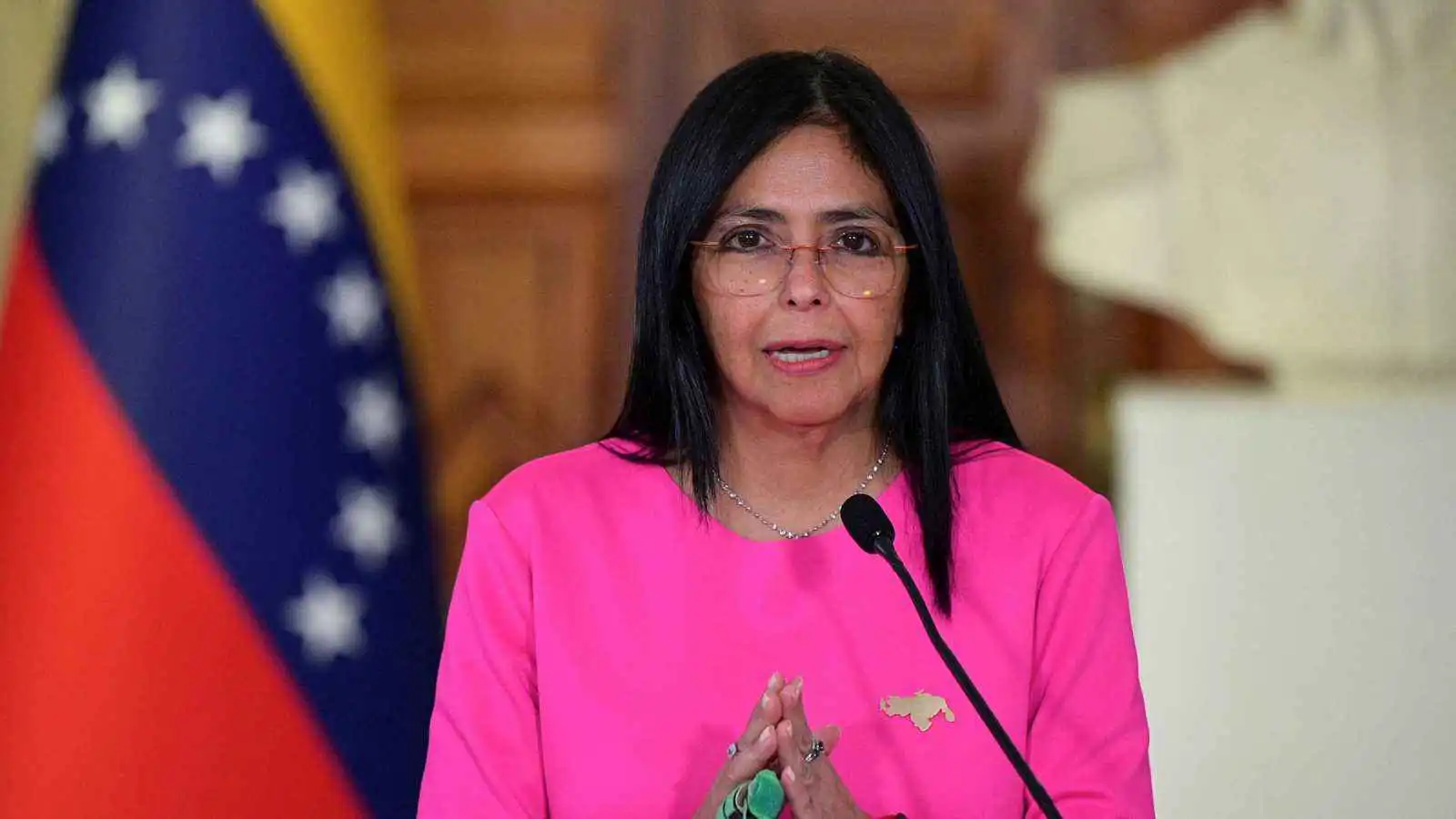 إنهاء نفوذ موسكو وبكين.. "سي آي إيه" تشكك في ولاء رئيسة فنزويلا المؤقتة