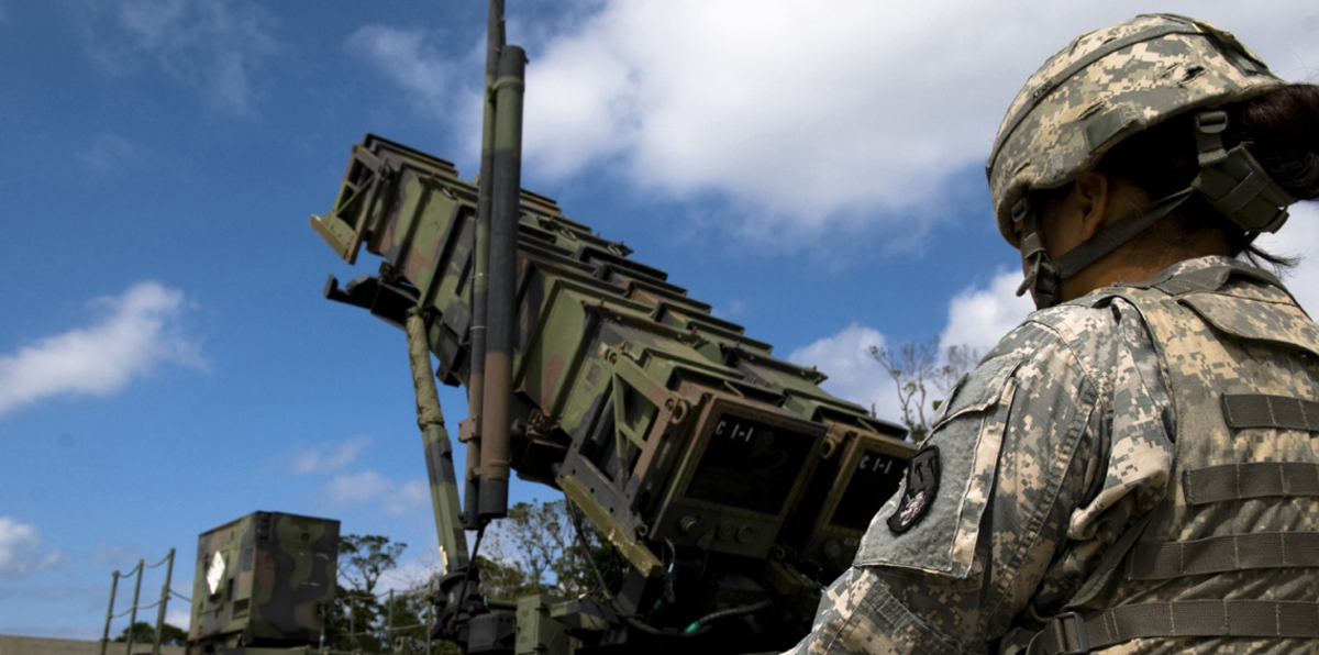 أمريكا تنقل راجمات صواريخ بعيدة المدى إلى قاعدة التنف السورية