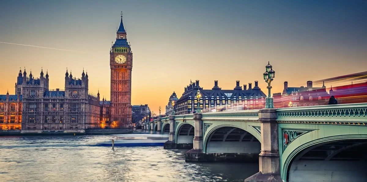 السفارة السعودية في لندن تحذّر مواطنيها من اعتداءات بالأسيد الحارق