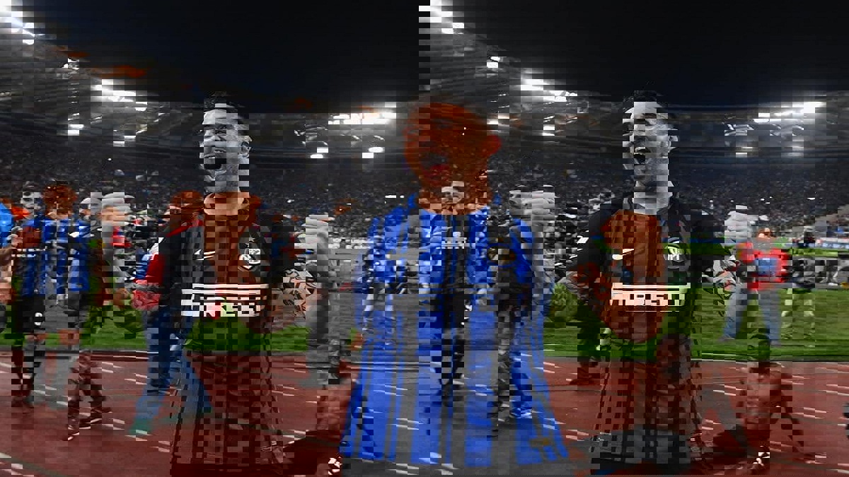 بعد السقوط أمام بيرنلي.. عرض رسمي من مانشستر يونايتد لضم لاعب إنتر ميلان الإيطالي