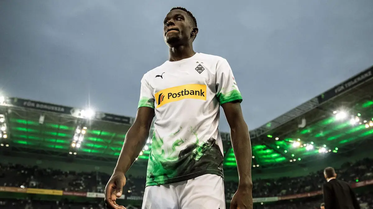 برشلونة ينافس روما على ضم دينيس زكريا نجم بروسيا مونشنغلادباخ