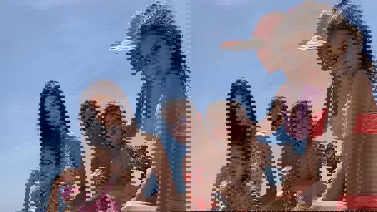 سوشيال ميديا الرياضة: فابريغاس في رحلة بحرية مع العائلة .. محمد صلاح يحتفل بعيد الفطر.. وأرنولد يرفض قص شعره إلا بشرط (شاهد)