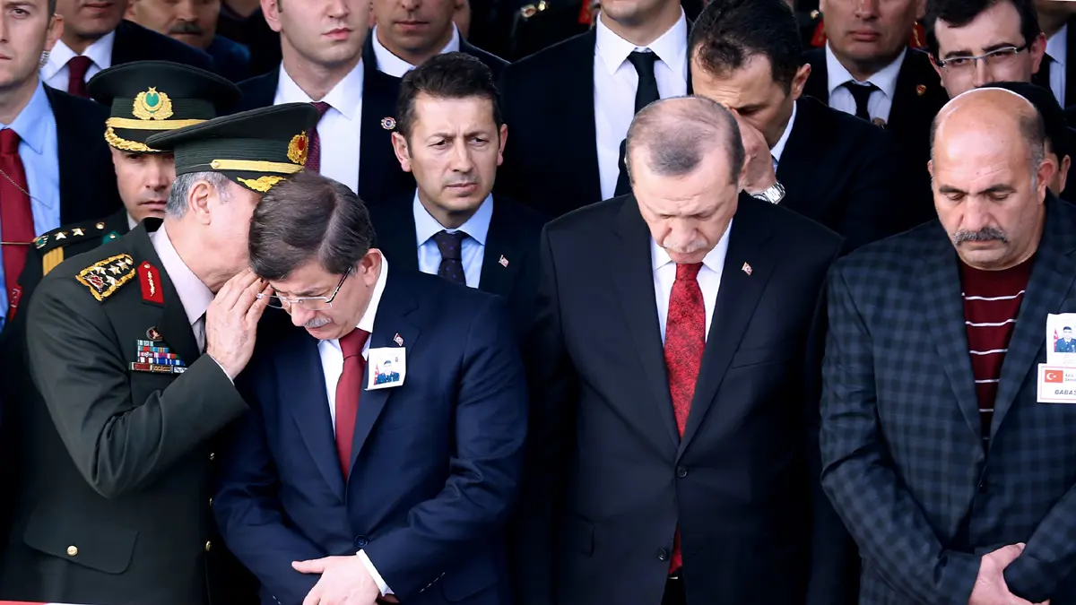 رسميًا.. أحمد داود أوغلو يطلق حزبًا جديدًا يعارض "عبادة الشخصية"