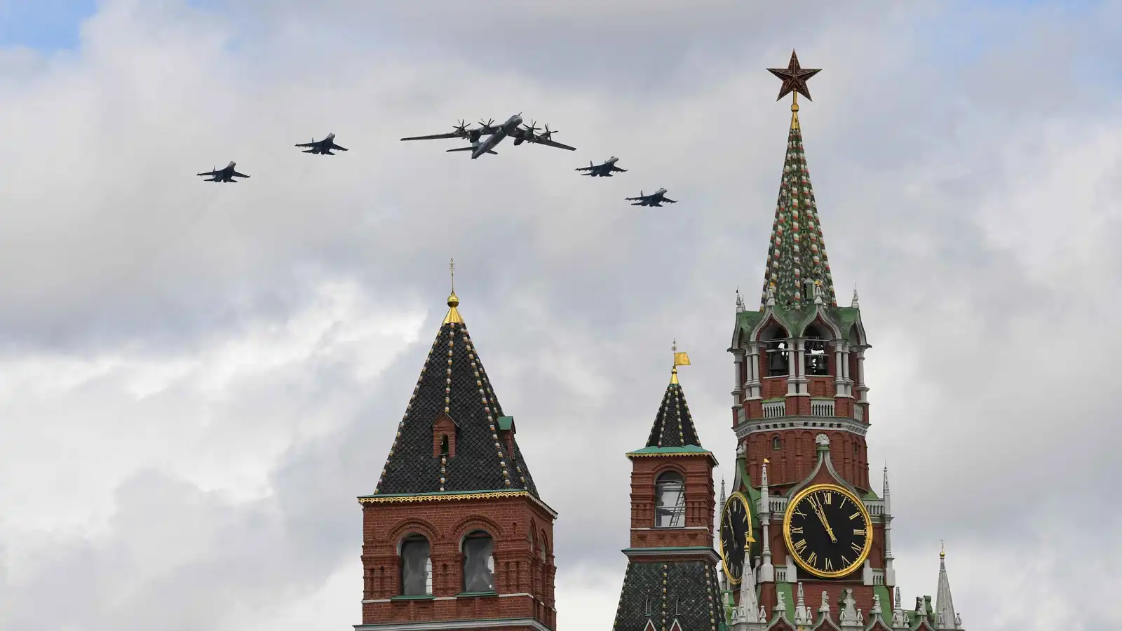 وثائق مسربة: 16 مقاتلة روسية في الطريق إلى قواعد إيرانية